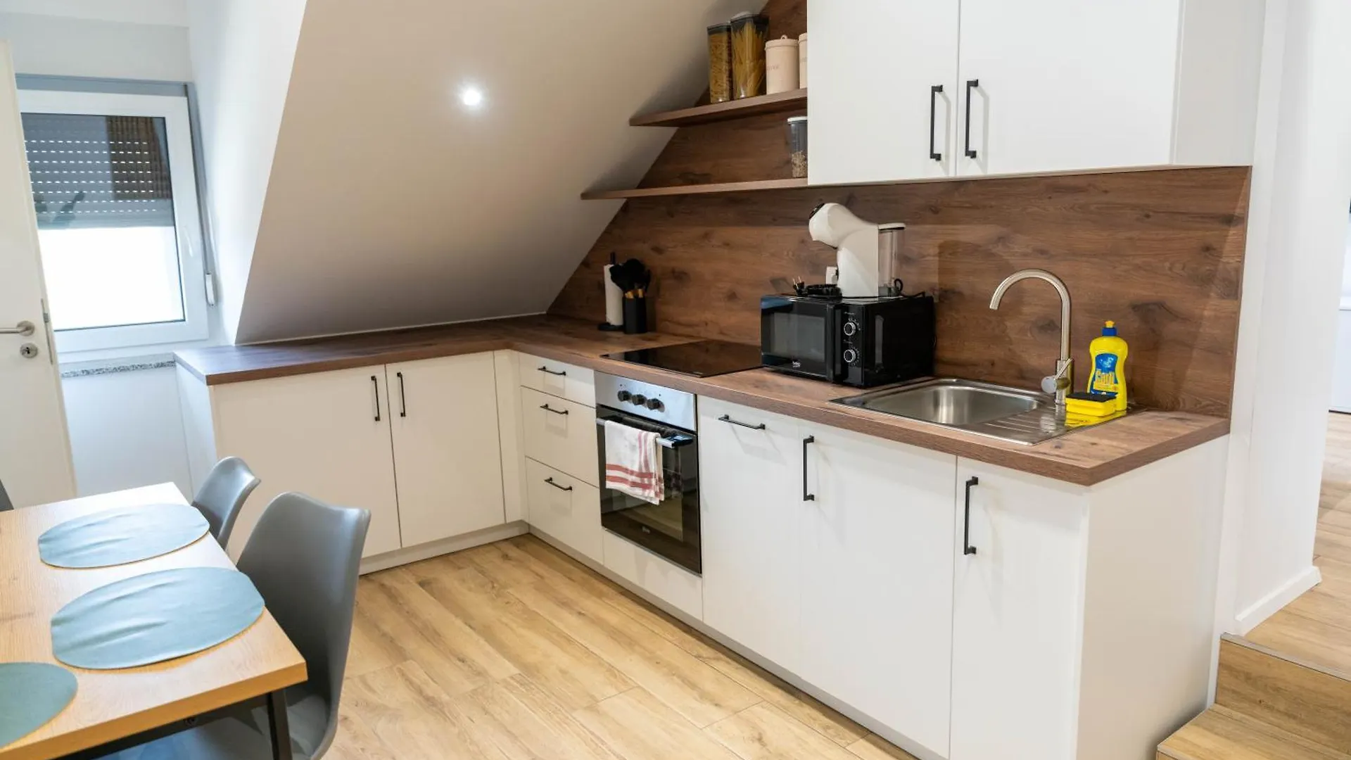 Golden Oasis Free Private Parking Apartman