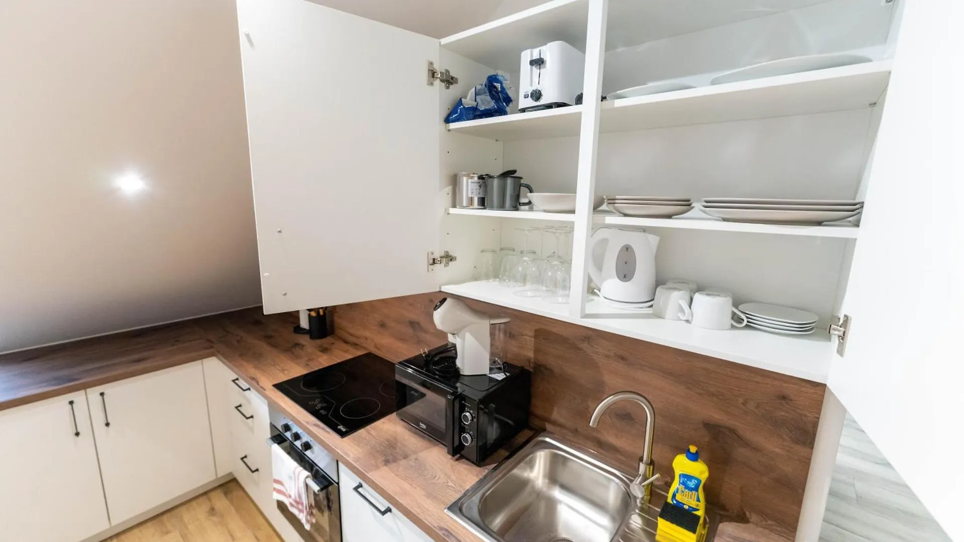 Golden Oasis Free Private Parking Apartman